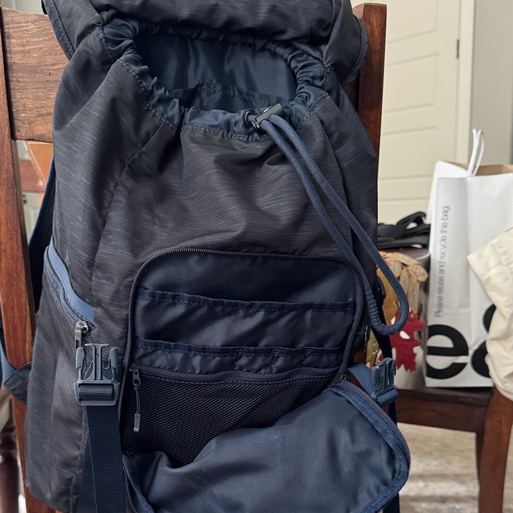 Lululemon Command The Day Backpack - Picture 2 of 4